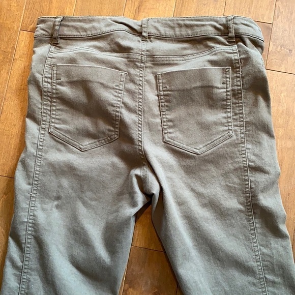 H&M Green Stretchy Skinny Pant - Picture 7 of 10
